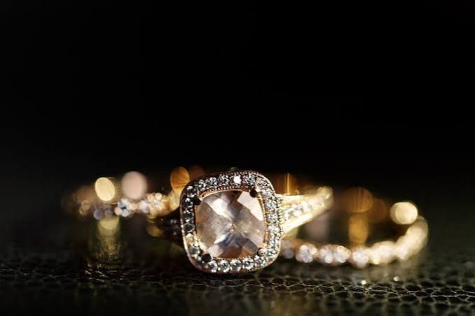 Illustrative diamond showcase