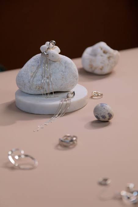 Illustrative silver gifts